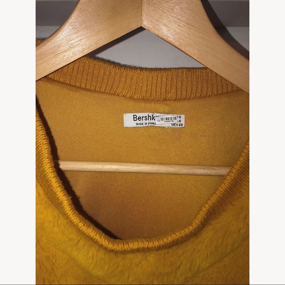 Bershka Faux Fur Crewneck Sweater - Picture 2 of 3